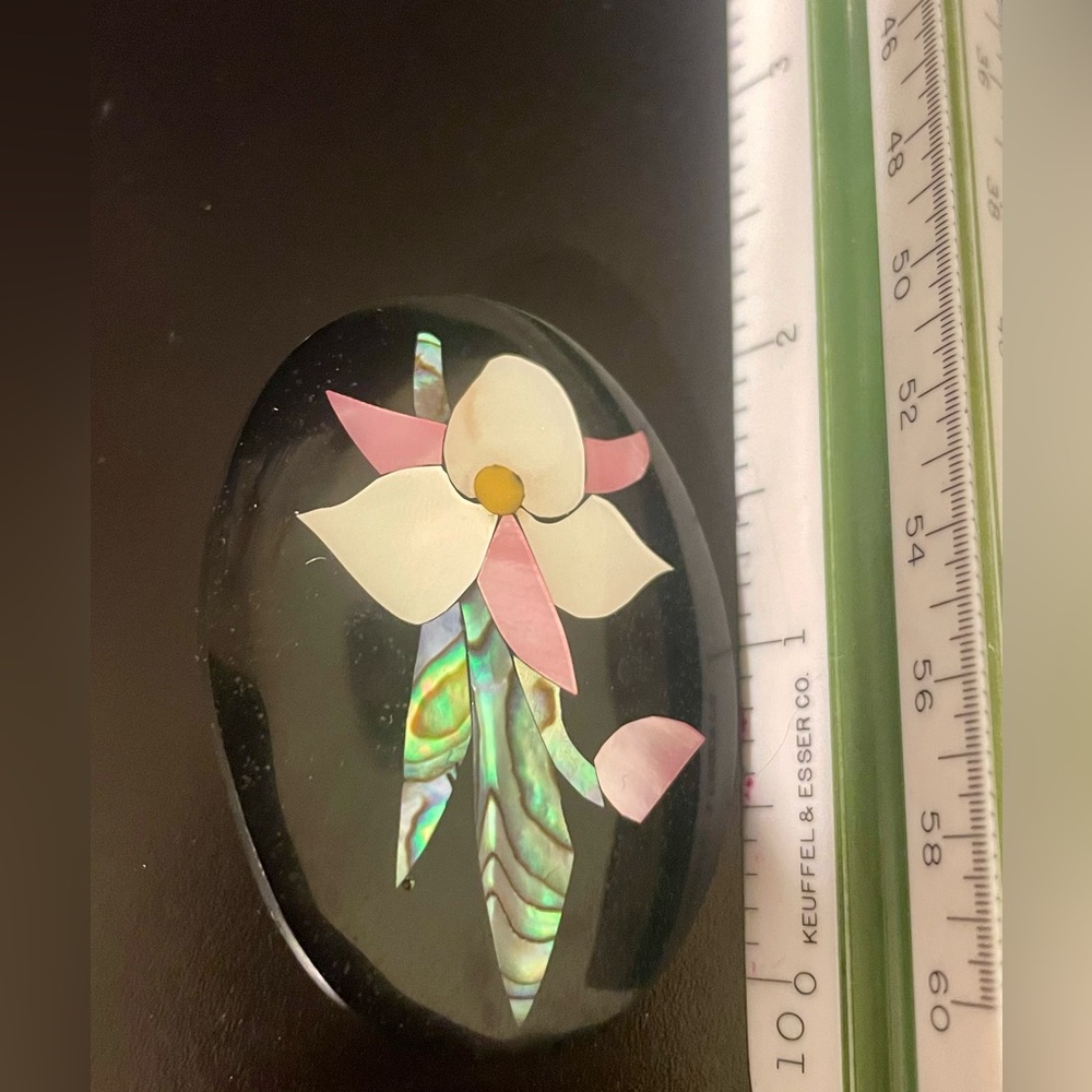 Vintage Mother of Pearl and Abalone Floral Design Brooch - Picture 8 of 8